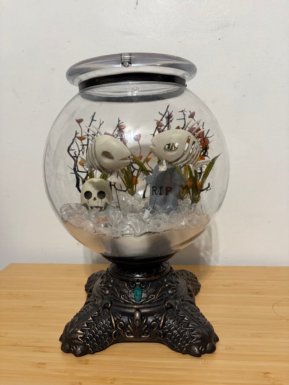 Gemmy Halloween Haunted Fish Bowl Skeleton Aquarium Light Up Animated Decor